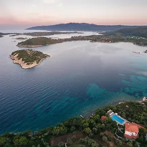 theoxenia-apartments.hotelschalkidiki.net/