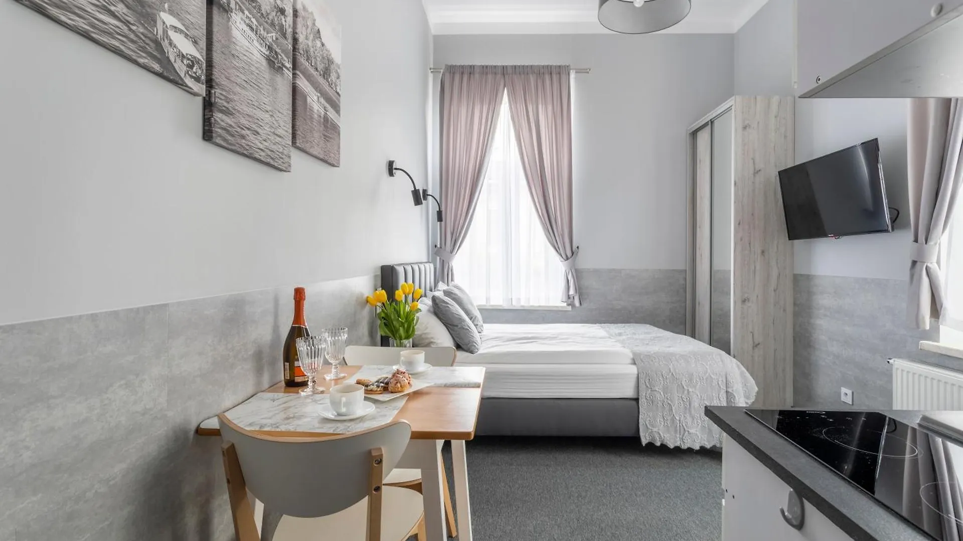 Primero Elegant Apartments Krakow Old Town contacts